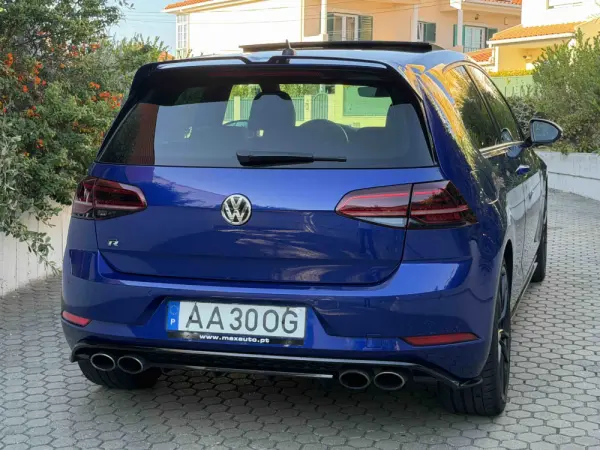Volkswagen Golf R 4Motion (BlueMotion ) 23