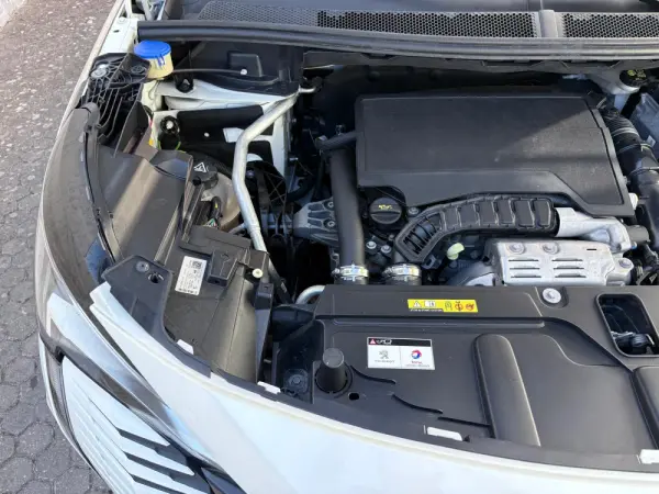 Peugeot 5008 1.2 PureTech Allure EAT8 18