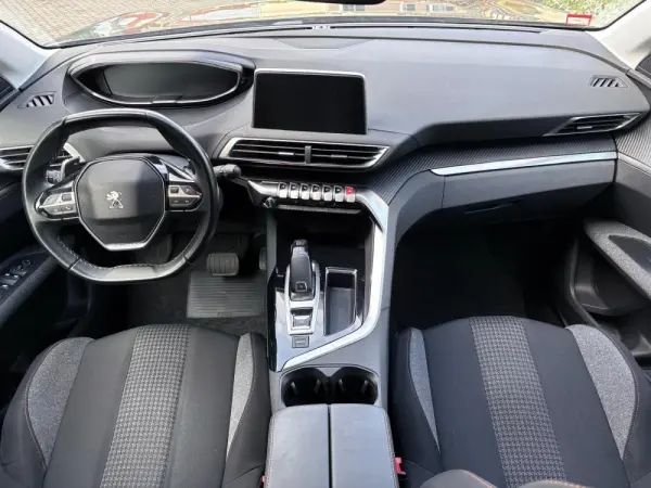 Peugeot 3008 1.2 PureTech Allure EAT8 6