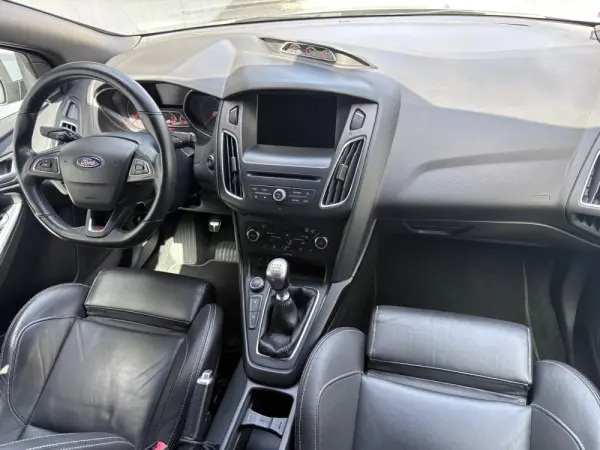 Ford Focus 2.0 EcoBoost ST c/ Pack Pele Desportiva 30