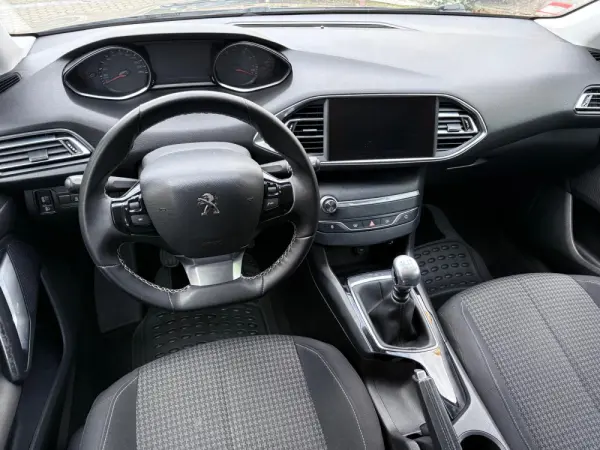 Peugeot 308 SW 1.2 PureTech Style 28