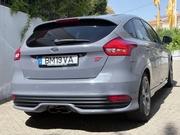 Ford Focus 2.0 EcoBoost ST c/ Pack Pele Desportiva 20