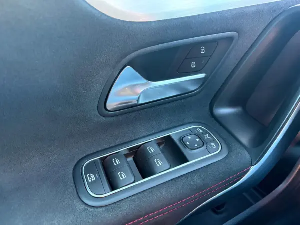 Mercedes-Benz CLA 200 d Shooting Brake AMG Line Aut. 32