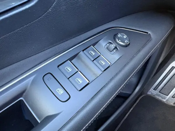Peugeot 3008 1.6 Hybrid GT e-EAT8 33