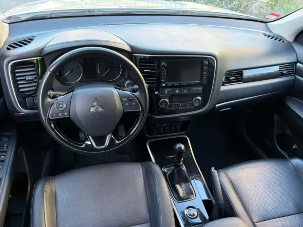 Mitsubishi Outlander 2.2 DI-D Instyle Navi 31