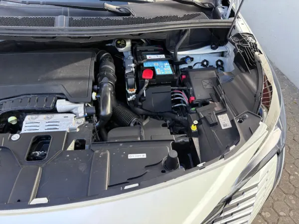 Peugeot 5008 1.2 PureTech Allure EAT8 19