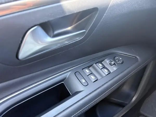 Peugeot 3008 1.2 PureTech Allure EAT8 37