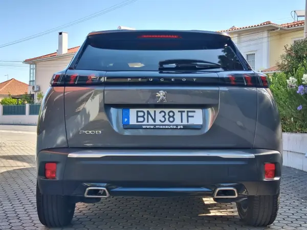 Peugeot 2008 1.2 PureTech Allure EAT8 21