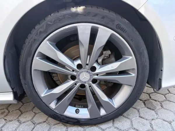 Mercedes-Benz CLA 180 d Shooting Brake Urban Aut. 11