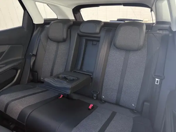 Peugeot 3008 1.2 PureTech Allure EAT8 57