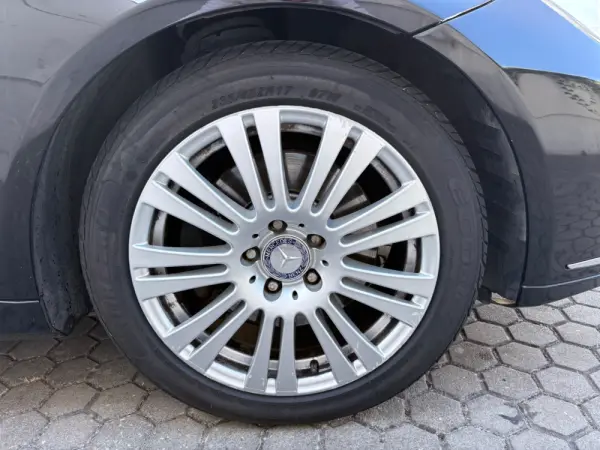 Mercedes-Benz E 350 CGi Avantgarde BlueEfficiency Auto 11