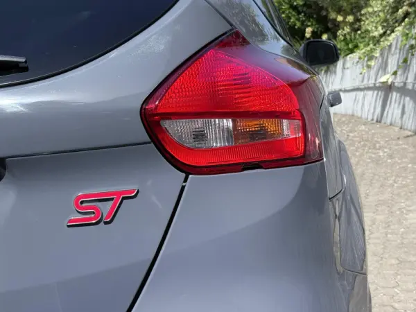 Ford Focus 2.0 EcoBoost ST c/ Pack Pele Desportiva 22