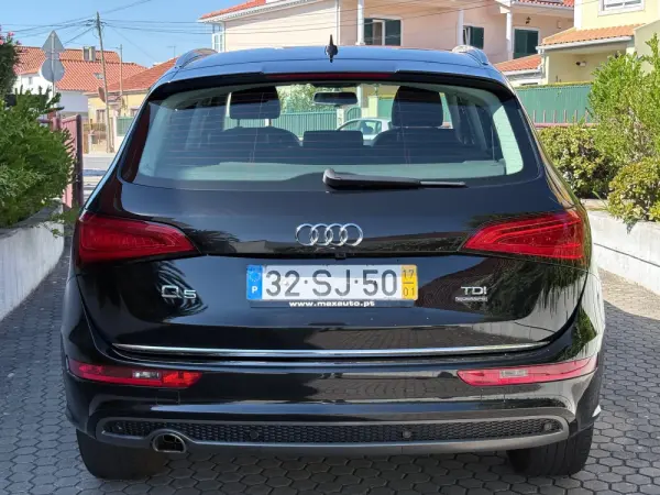 Audi Q5 2.0 TDI quattro S-line S-tronic 5
