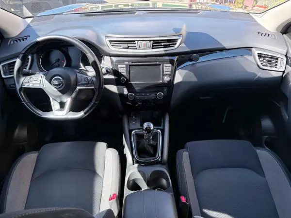 Nissan Qashqai 1.5 dCi N-Connecta J18 6