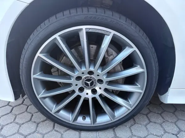 Mercedes-Benz E 220 d AMG Line Aut. 14