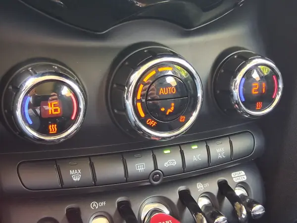 MINI 5 Portas One Auto 45