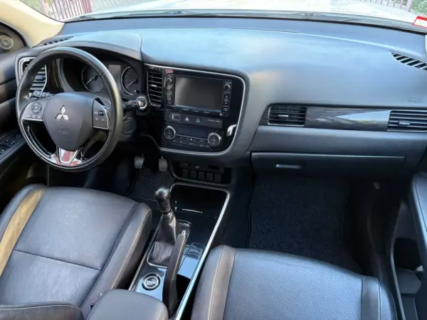 Mitsubishi Outlander 2.2 DI-D Instyle Navi 32