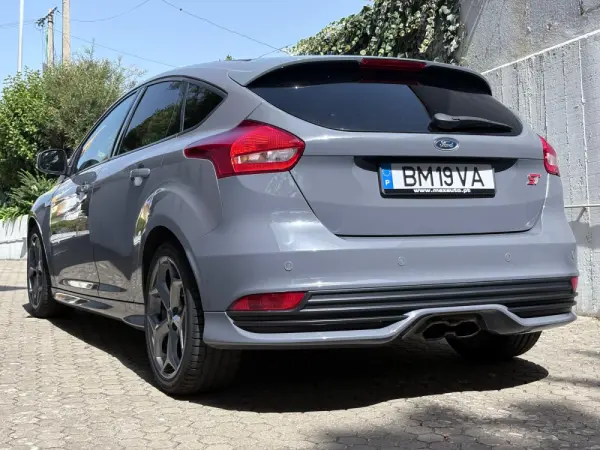 Ford Focus 2.0 EcoBoost ST c/ Pack Pele Desportiva 23