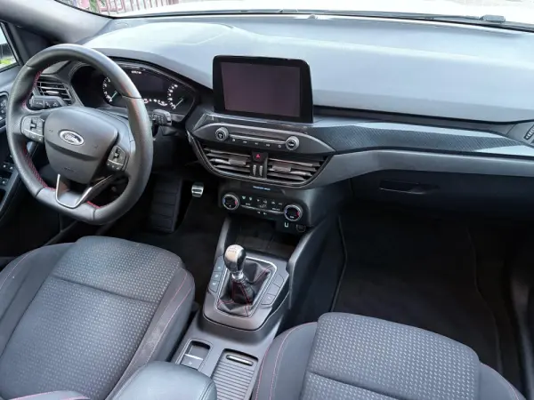 Ford Focus SW 1.0 EcoBoost ST-Line 29