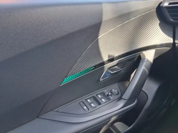 Peugeot 2008 1.2 PureTech Allure EAT8 32