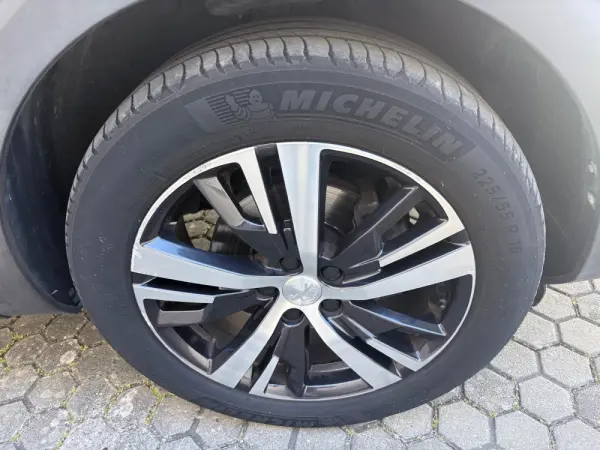 Peugeot 3008 1.2 PureTech Allure EAT8 13
