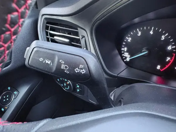 Ford Focus SW 1.0 EcoBoost ST-Line 38