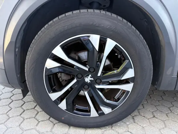 Peugeot 2008 1.2 PureTech Allure 11