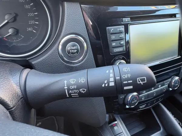 Nissan Qashqai 1.2 DIG-T N-Connecta 18 40