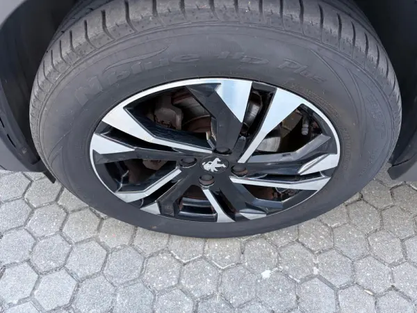 Peugeot 2008 1.2 PureTech Allure 12