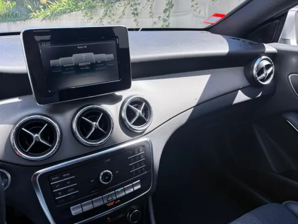 Mercedes-Benz CLA 180 d Shooting Brake Urban Aut. 49