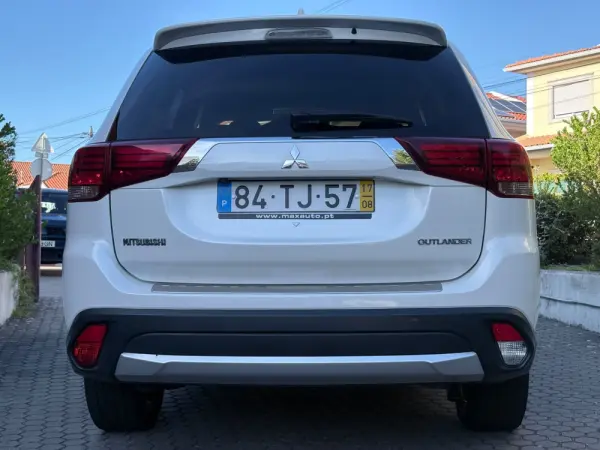 Mitsubishi Outlander 2.2 DI-D Instyle Navi 23