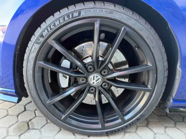 Volkswagen Golf R 4Motion (BlueMotion ) 10