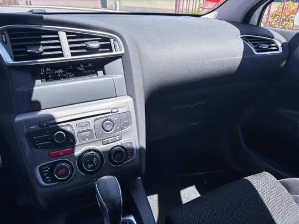 Citroen C4 1.6 BlueHDi Feel EAT6 44