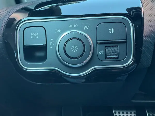 Mercedes-Benz CLA 200 d Shooting Brake AMG Line Aut. 35