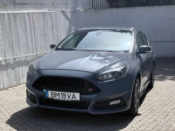 Ford Focus 2.0 EcoBoost ST c/ Pack Pele Desportiva 15