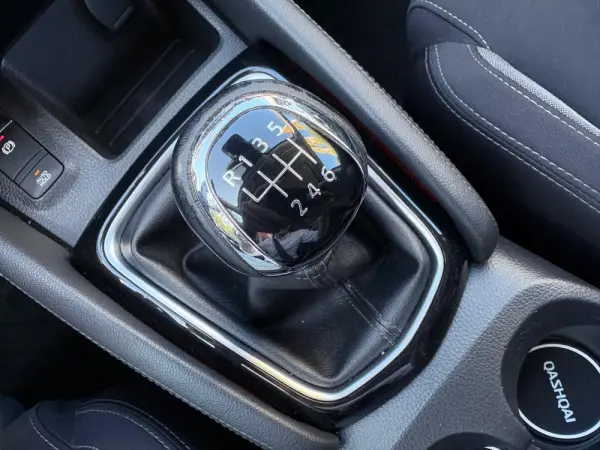 Nissan Qashqai 1.5 dCi N-Connecta J18 51