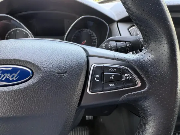 Ford Focus 2.0 EcoBoost ST c/ Pack Pele Desportiva 39