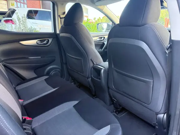 Nissan Qashqai 1.2 DIG-T N-Connecta 18 52