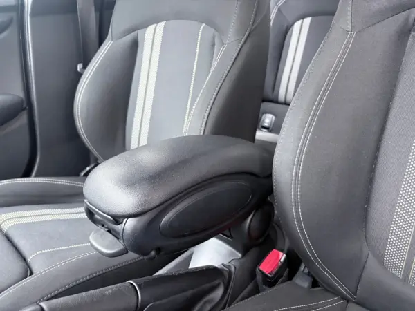 MINI 5 Portas One 31