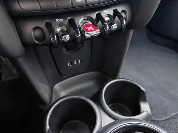 MINI 5 Portas One 49