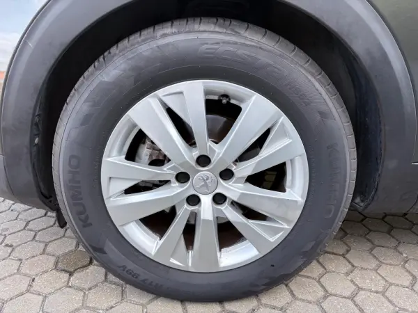 Peugeot 3008 1.2 PureTech Allure EAT8 11