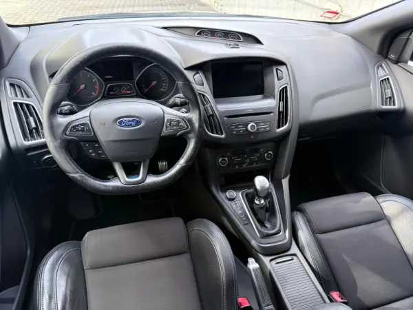 Ford Focus 2.3 EcoBoost S&S 4WD RS 26