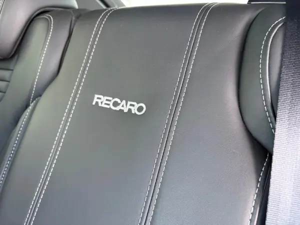 Ford Focus 2.0 EcoBoost ST c/ Pack Pele Desportiva 57