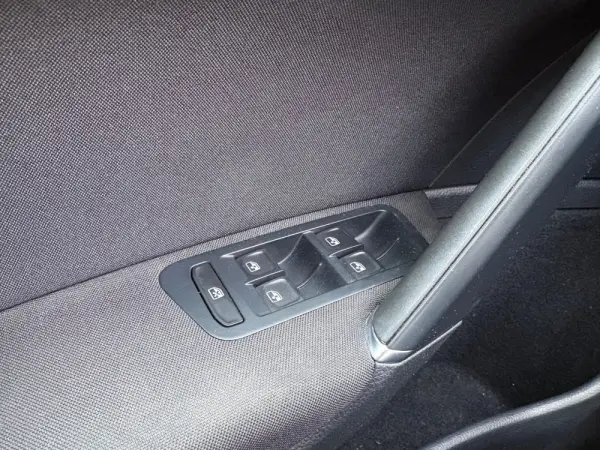 Volkswagen Golf 1.0 TSI Confortline 31