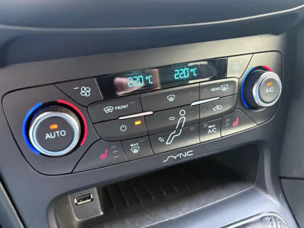 Ford Focus 2.0 EcoBoost ST c/ Pack Pele Desportiva 50
