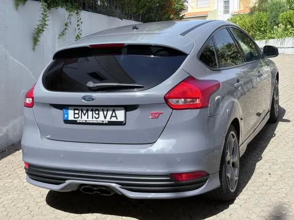 Ford Focus 2.0 EcoBoost ST c/ Pack Pele Desportiva 19