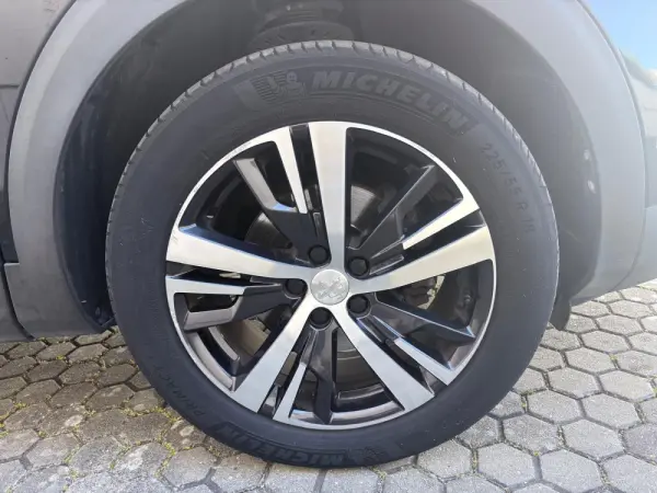 Peugeot 3008 1.2 PureTech Allure EAT8 12
