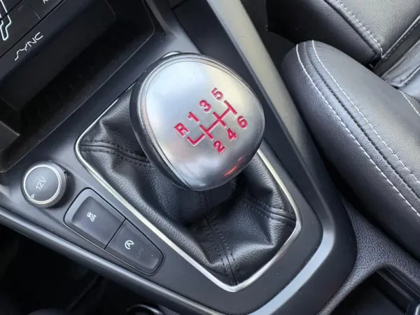 Ford Focus 2.0 EcoBoost ST c/ Pack Pele Desportiva 54