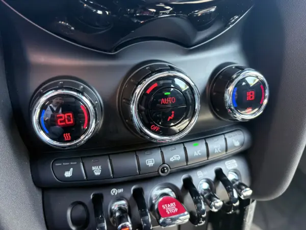 MINI 3 Portas Cooper 51