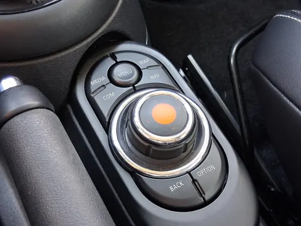 MINI 5 Portas One Auto 49